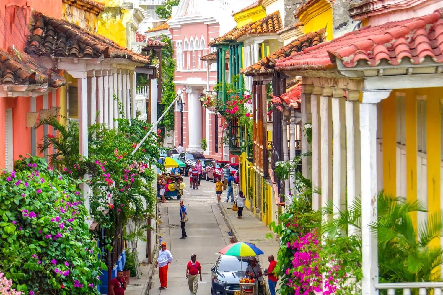 CARTAGENA MEDELLÍN Y BOGOTÁ