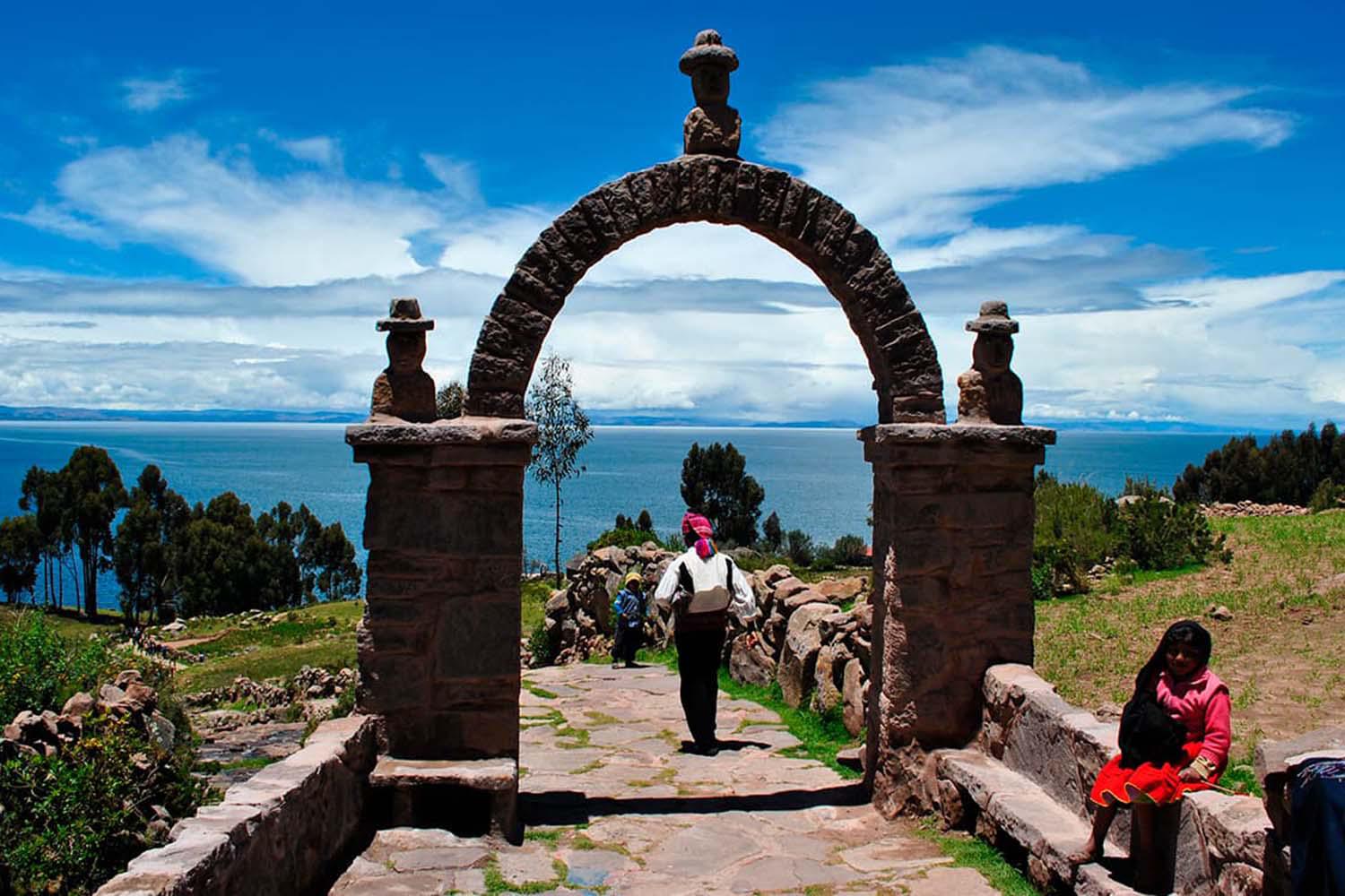 TOUR ISLAS UROS AMANTANI Y TAQUILE